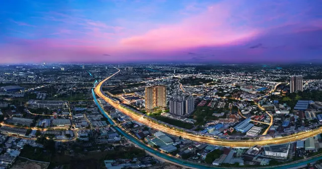 Phối cảnh trên cao dự án SkySOLIS lúc hoàng hôn nhìn theo trục Quốc lộ 13